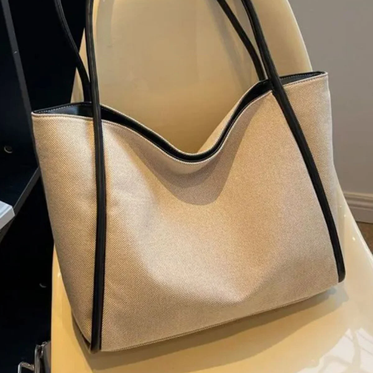 Grand Sac Cabas en Toile à Finitions Contrastées