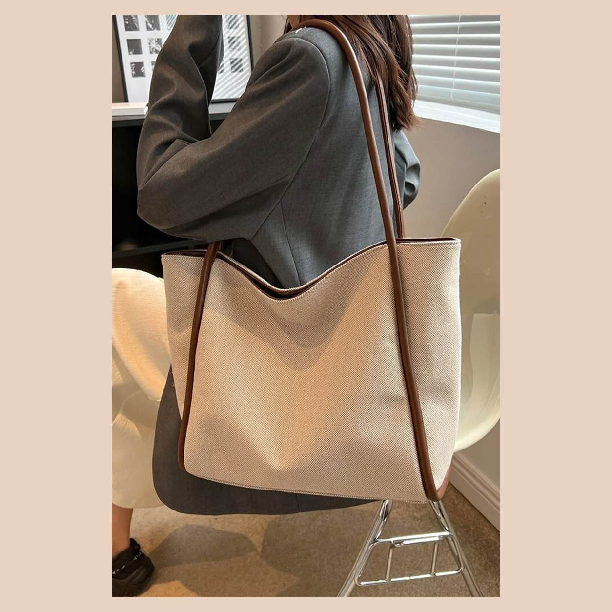 Grand Sac Cabas en Toile à Finitions Contrastées